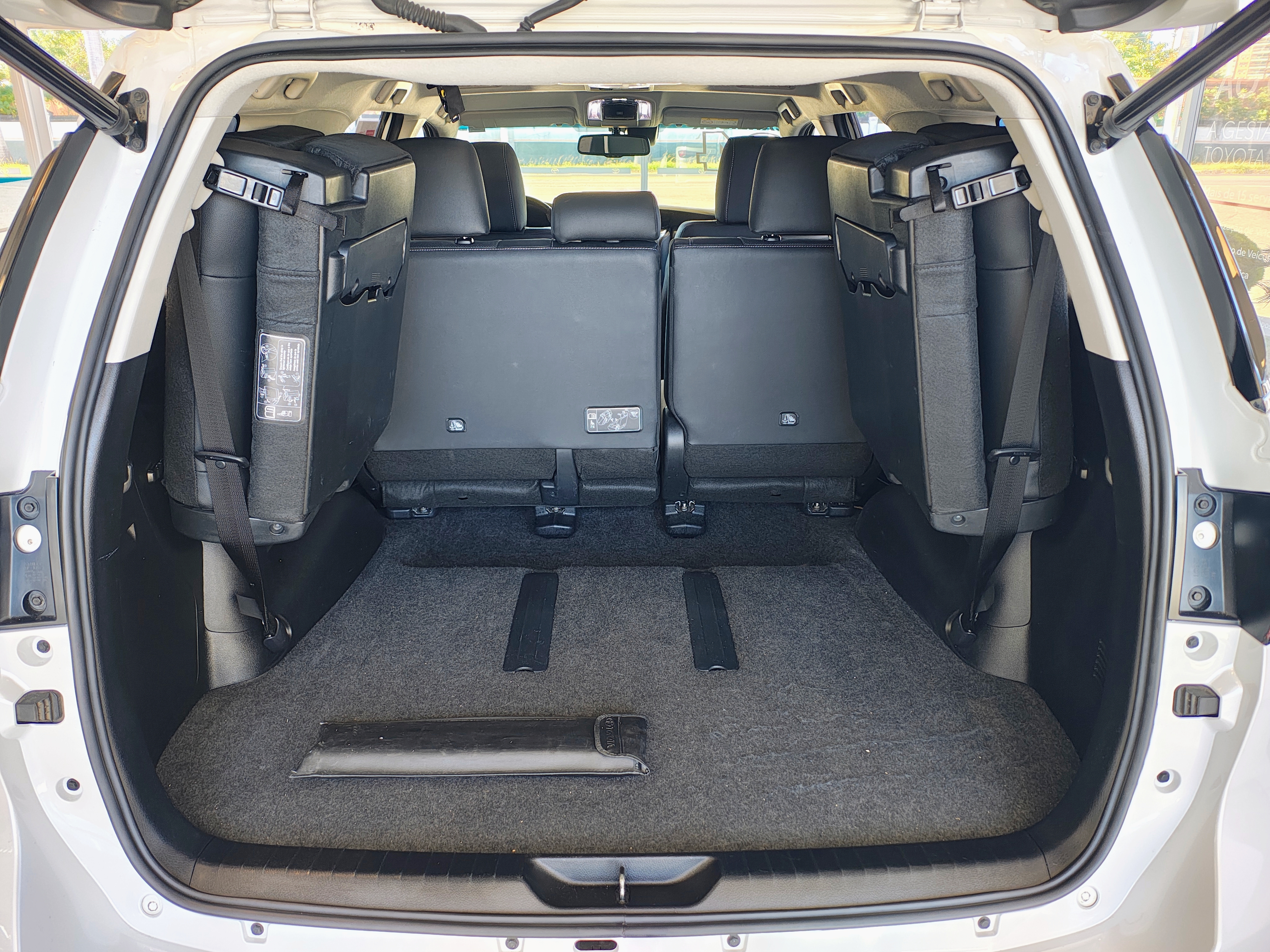 HILUX SW4 2.8 D-4D TURBO DIESEL SRX 7L 4X4 AUTOMÁTICO6