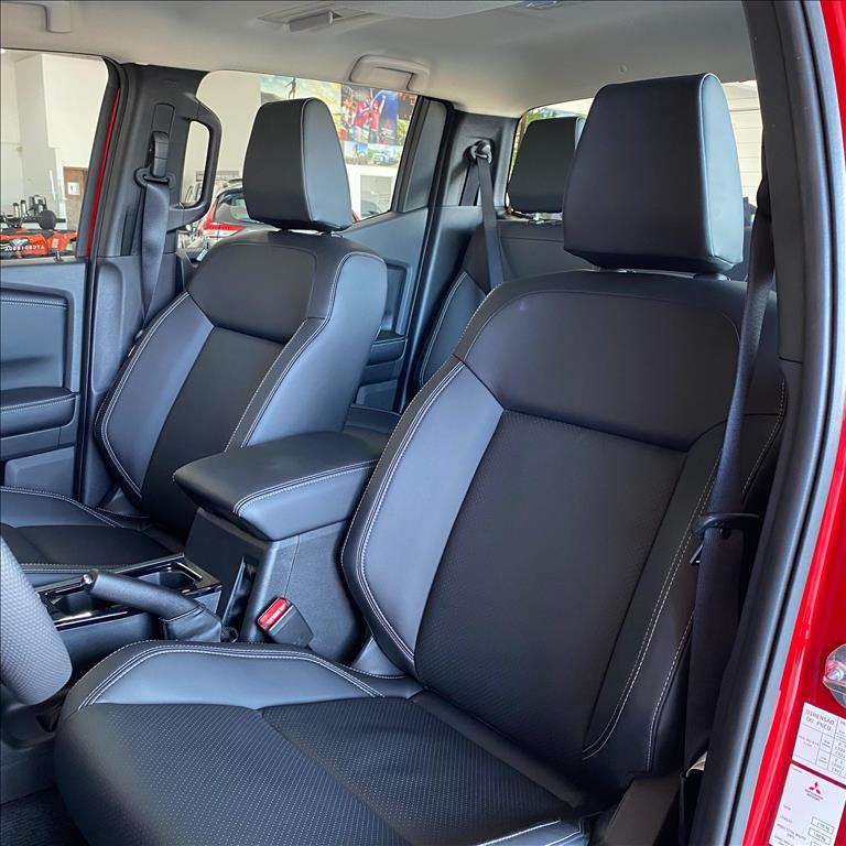 Mitsubishi-TRITON-2.4 BITURBO DIESEL CD HPE-S 4X4 AUTOMÁTICO