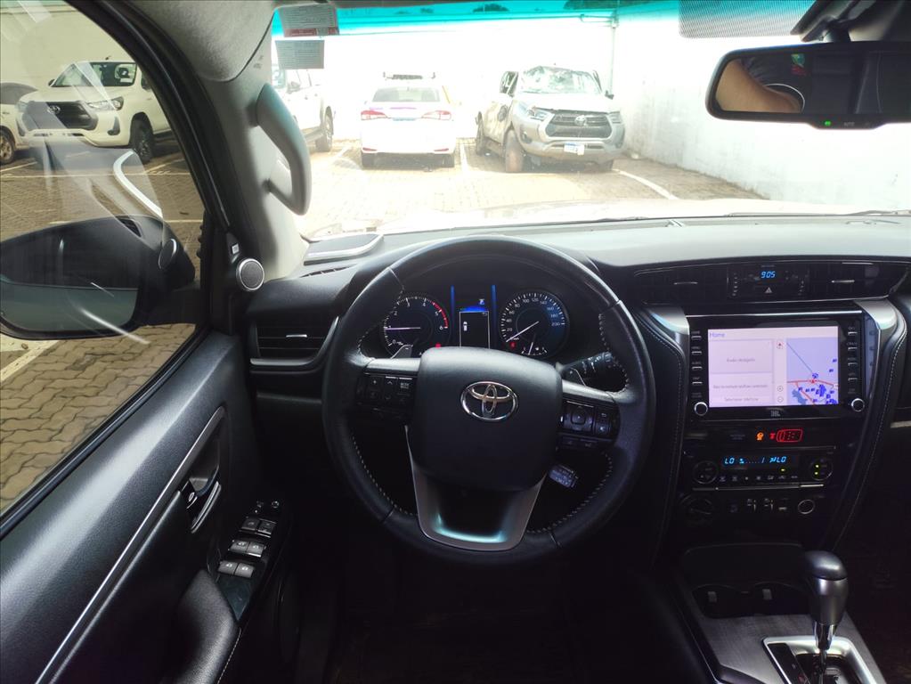 HILUX 2.8 D-4D TURBO DIESEL CD SRX 4X4 AUTOMÁTICO9