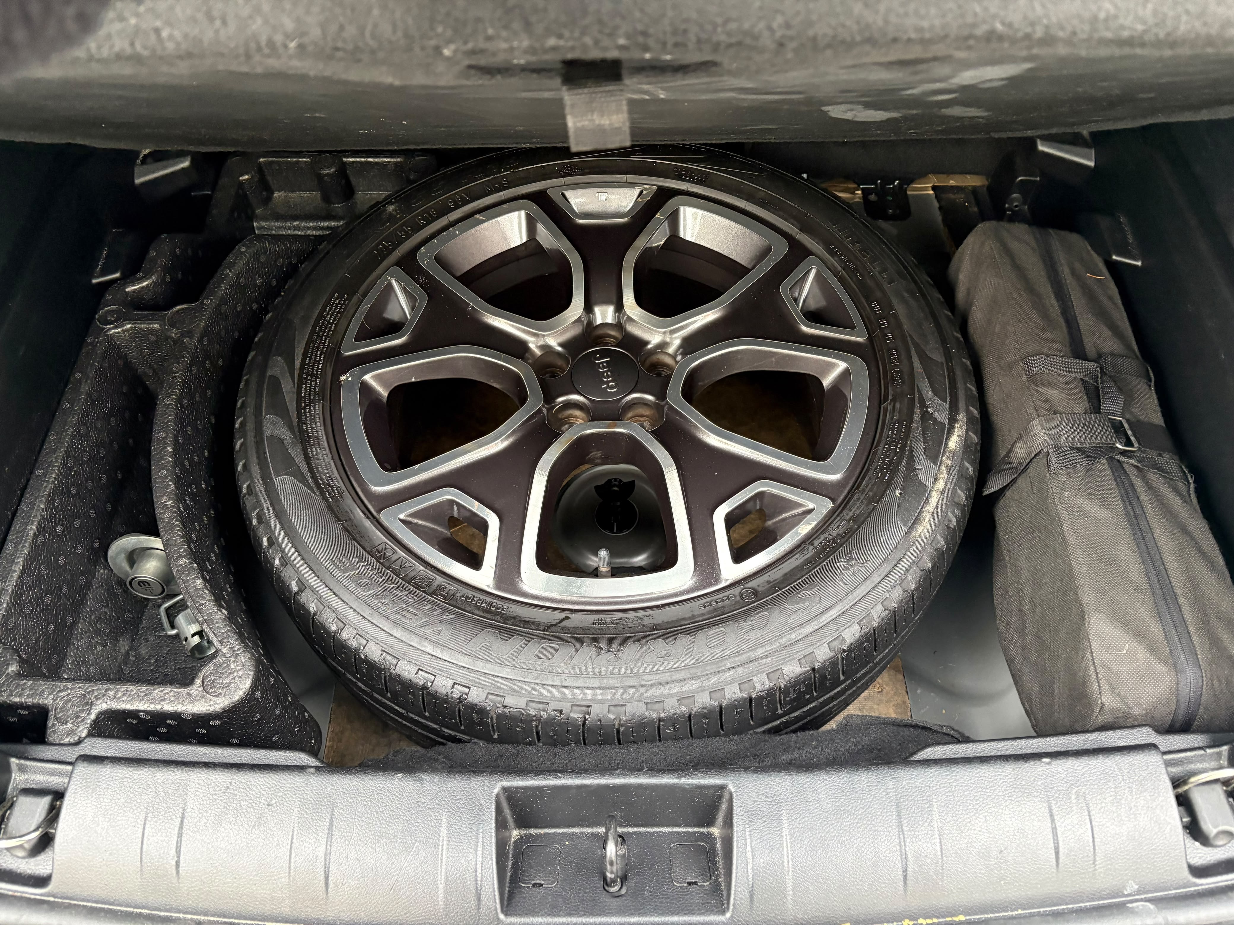 RENEGADE 1.8 16V FLEX LONGITUDE 4P AUTOMÁTICO10