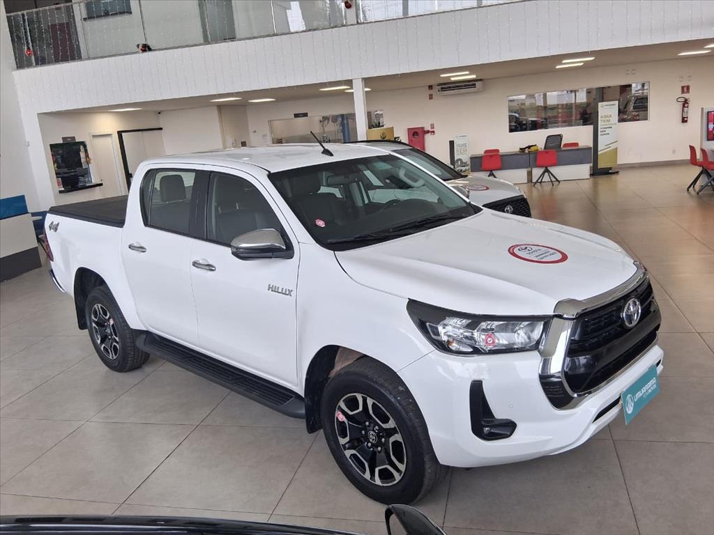 HILUX 2.8 D-4D TURBO DIESEL CD SRV 4X4 AUTOMÁTICO2