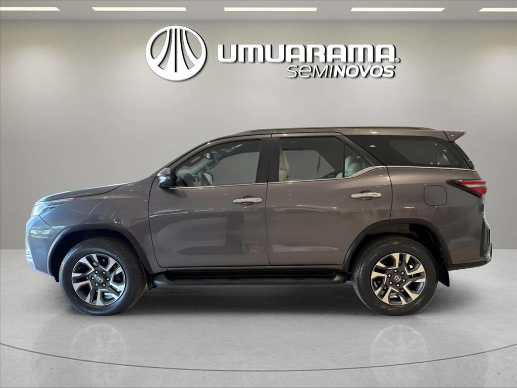 HILUX SW4 2.8 D-4D TURBO DIESEL SRX 7L 4X4 AUTOMÁTICO6