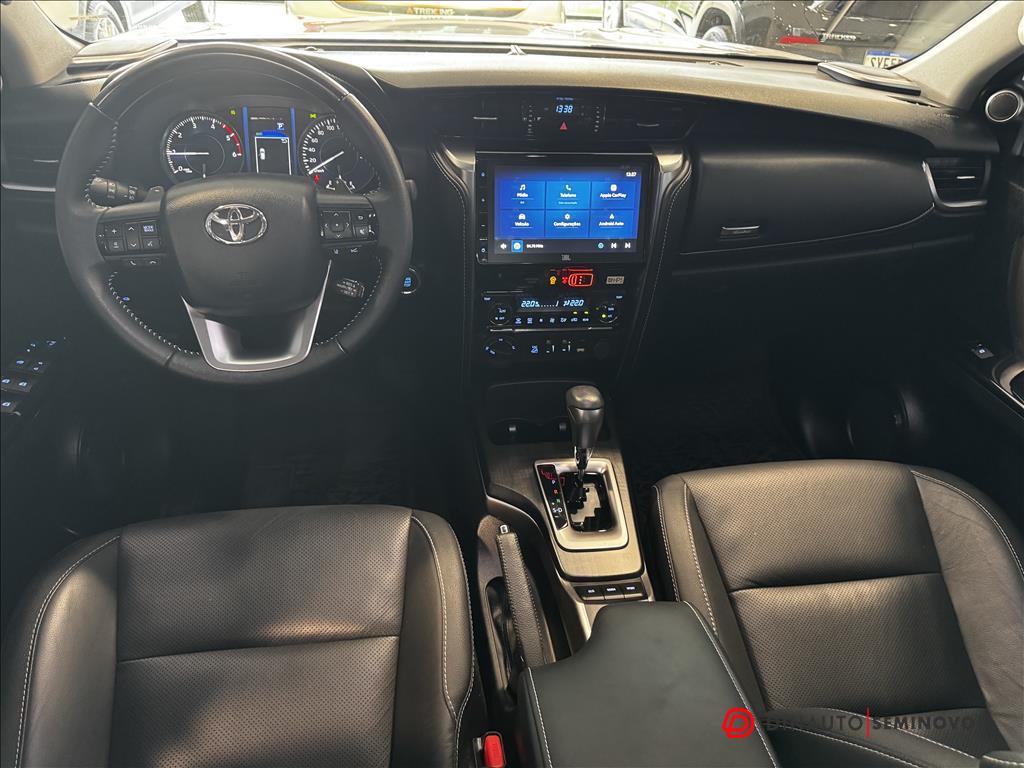 Toyota-HILUX SW4-2.8 D-4D TURBO DIESEL SRX 7L 4X4 AUTOMÁTICO