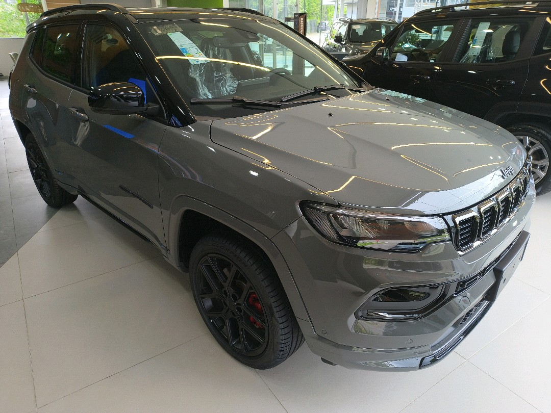 COMPASS 2.0 HURRICANE 4 TURBO GASOLINA BLACKHAWK AT93