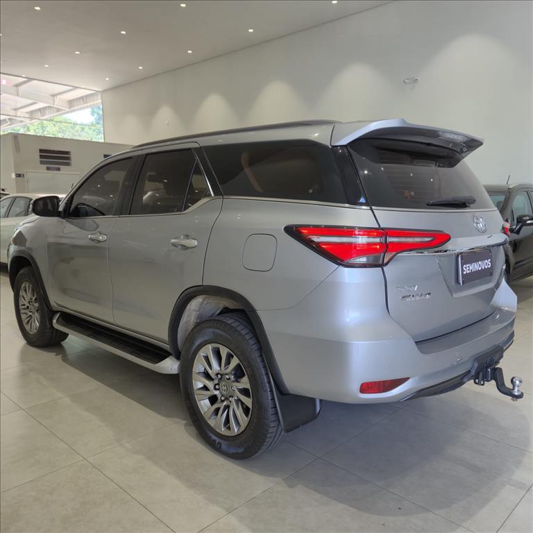 HILUX SW4 2.8 D-4D TURBO DIESEL SRX 7L 4X4 AUTOMÁTICO5