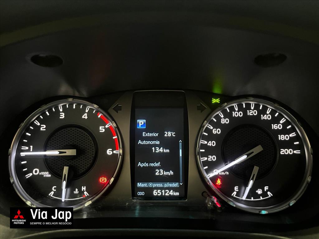 Toyota-HILUX-2.8 D-4D TURBO DIESEL CD SR 4X4 AUTOMÁTICO