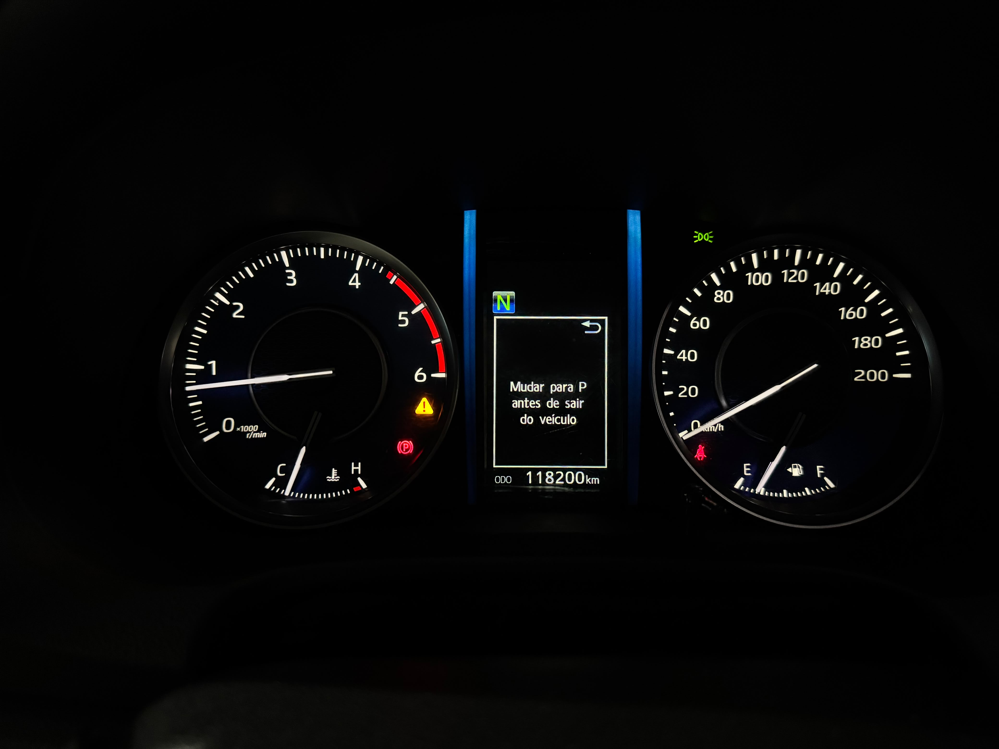 Toyota-HILUX SW4-2.8 D-4D TURBO DIESEL SRX 7L 4X4 AUTOMÁTICO