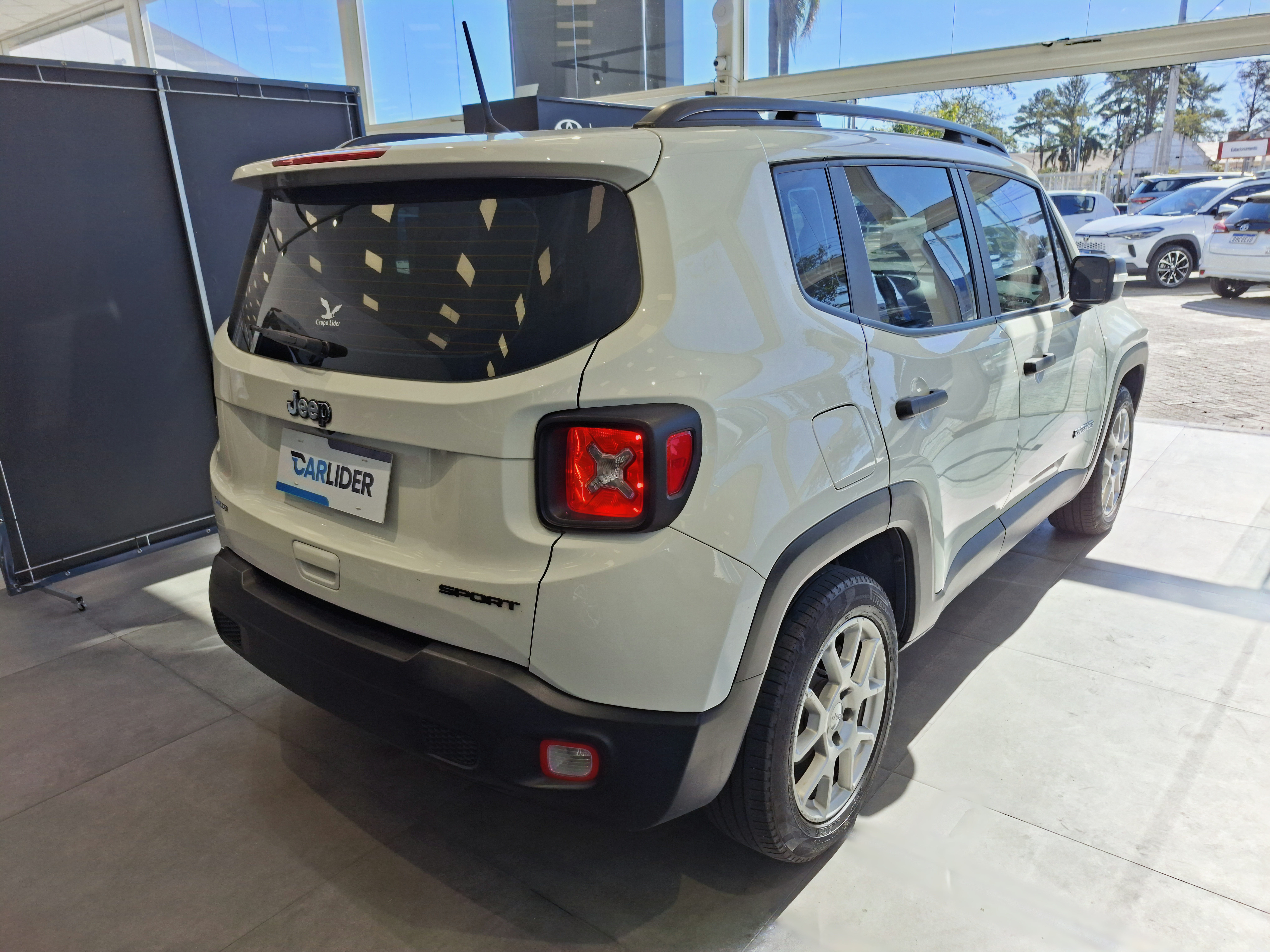 RENEGADE 1.8 16V FLEX SPORT 4P AUTOMÁTICO3