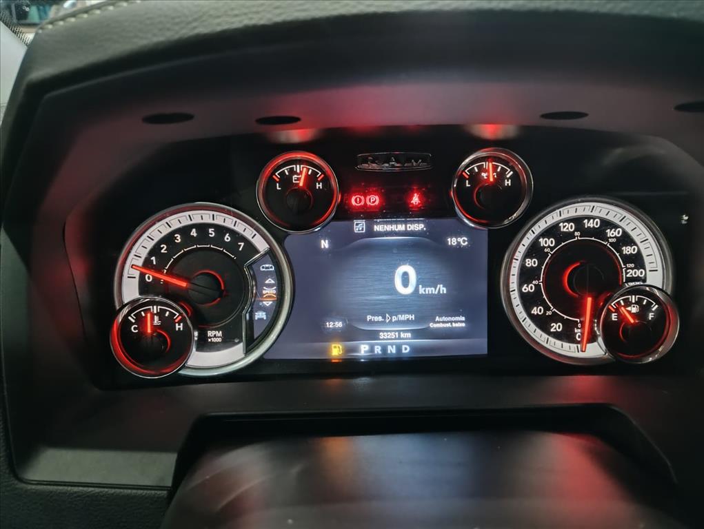 CLASSIC 5.7 V8 GASOLINA LARAMIE NIGHT EDITION CD 4X4 AUTOMÁTICO5