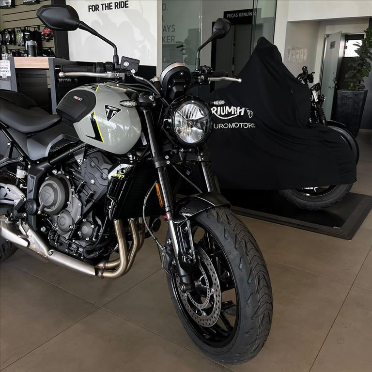 TRIUMPH-TRIDENT-660