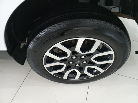 Ford-MAVERICK-2.5 HYBRID LARIAT e-CVT