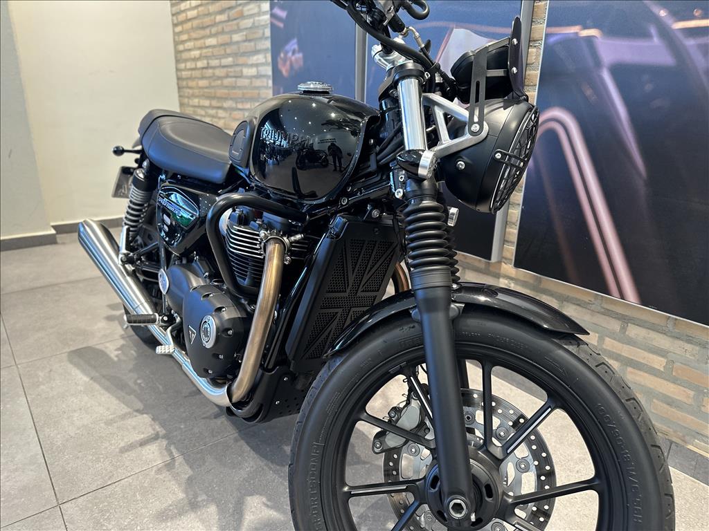 TRIUMPH-SPEED-TWIN 900