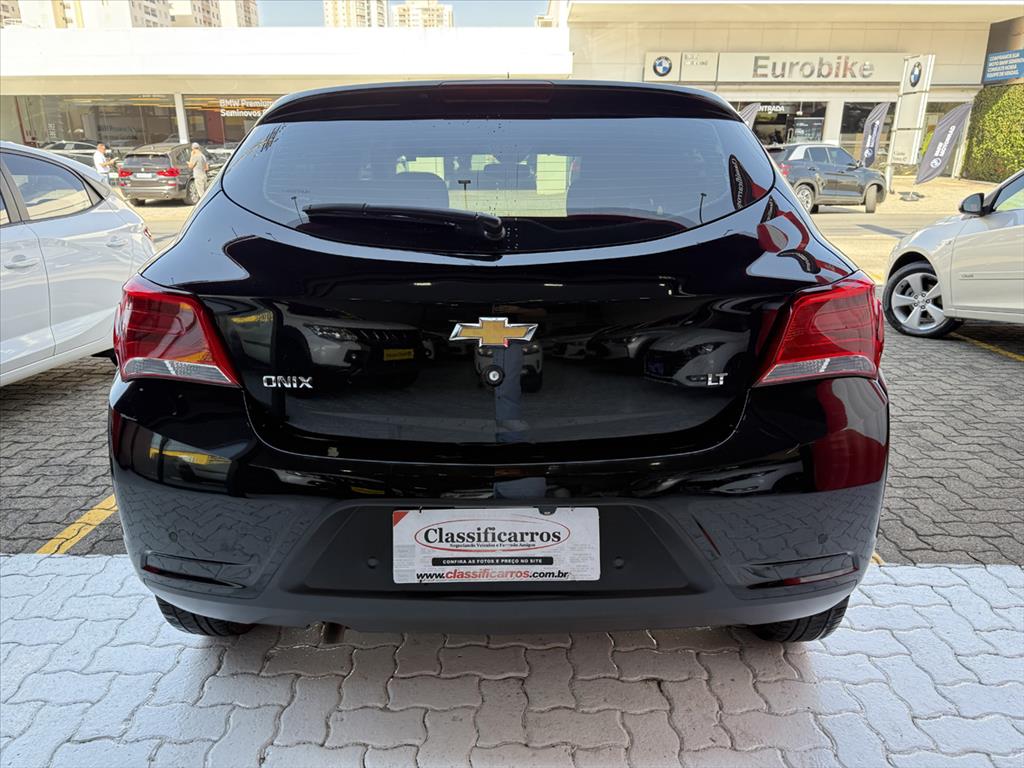 Chevrolet Onix - 1.0 MPFI LT 8V FLEX 4P MANUAL