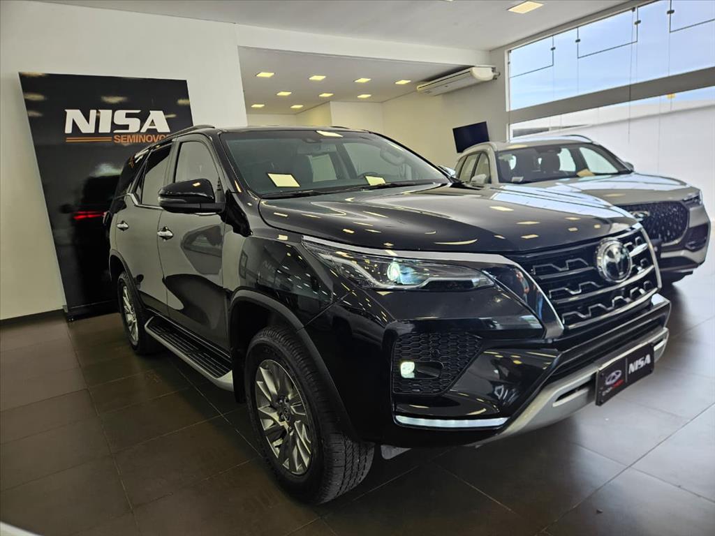 HILUX 2.8 D-4D TURBO DIESEL CD SRX 4X4 AUTOMÁTICO2