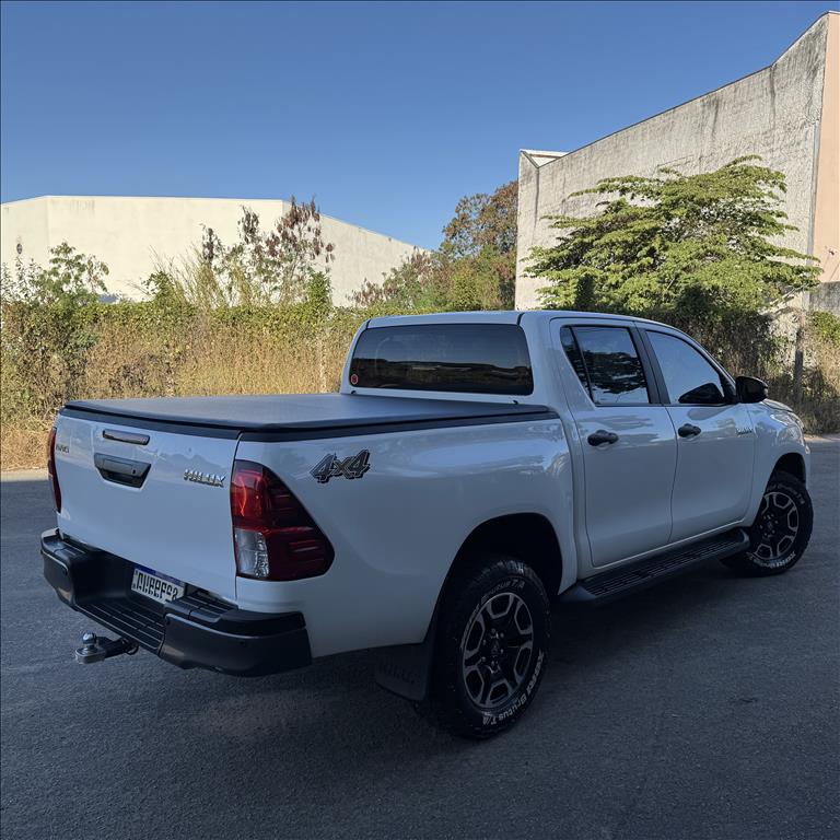 Toyota-HILUX-2.8 D-4D TURBO DIESEL CD POWER PACK 4X4 MANUAL