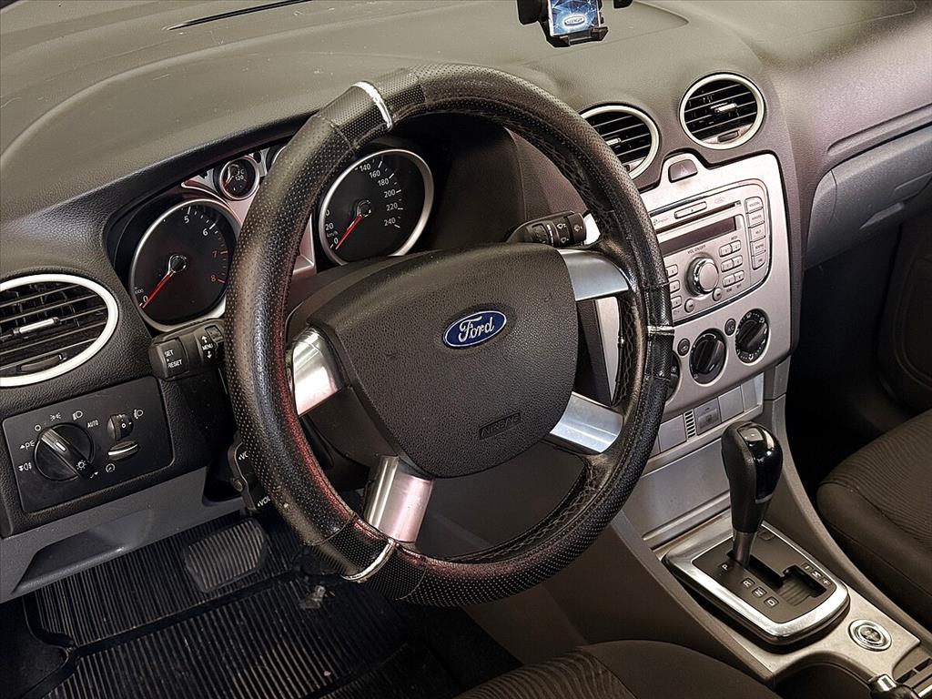 Ford Focus - 2.0 GLX SEDAN 16V FLEX 4P AUTOMÁTICO