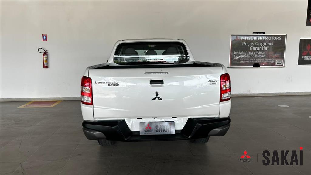 Mitsubishi-L200 TRITON-2.4 16V TURBO DIESEL OUTDOOR GLX CD 4X4 MANUAL