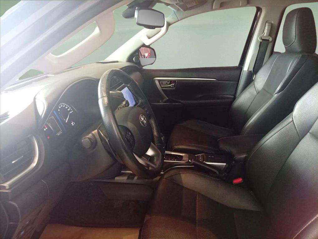 HILUX SW4 2.8 D-4D TURBO DIESEL SRX 7L 4X4 AUTOMÁTICO9