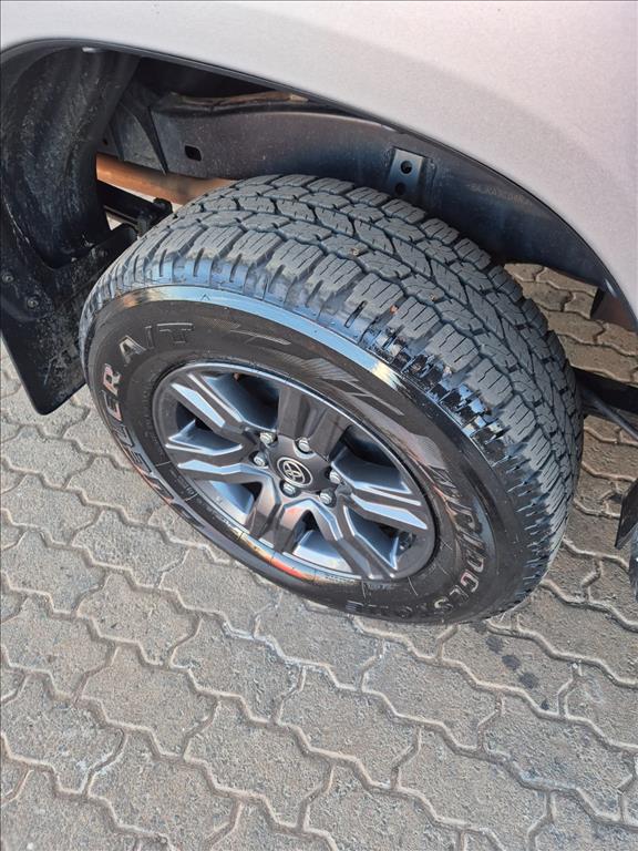 HILUX 2.8 D-4D TURBO DIESEL CD SR 4X4 AUTOMÁTICO10