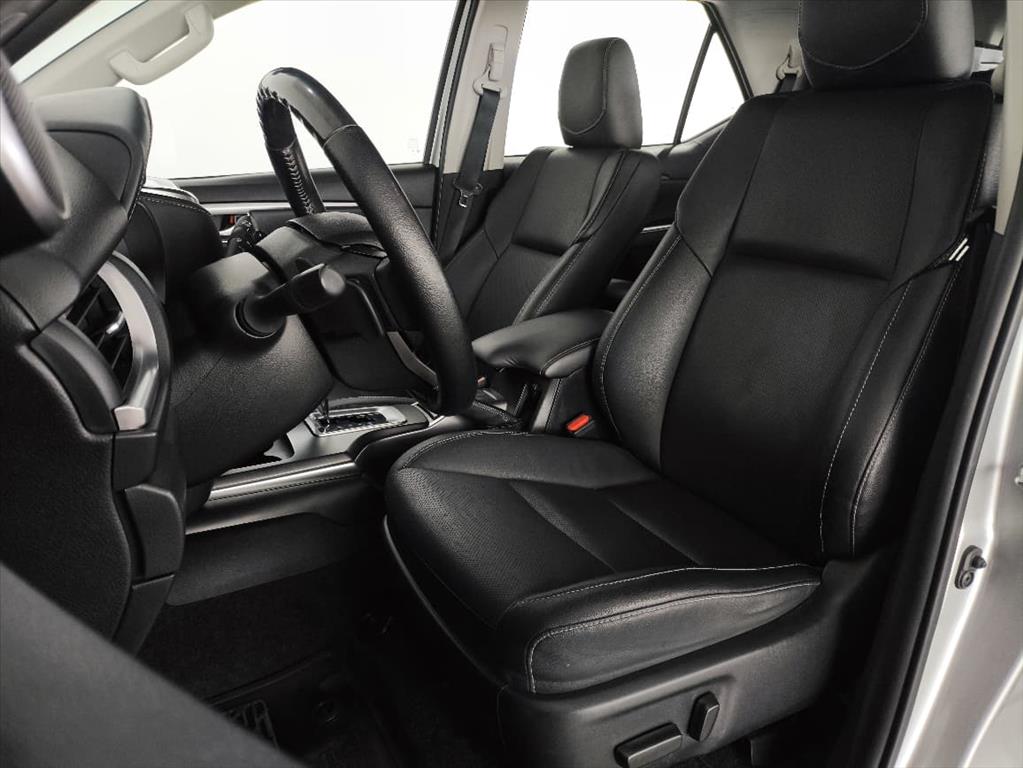 HILUX SW4 2.8 D-4D TURBO DIESEL SRX 7L 4X4 AUTOMÁTICO4