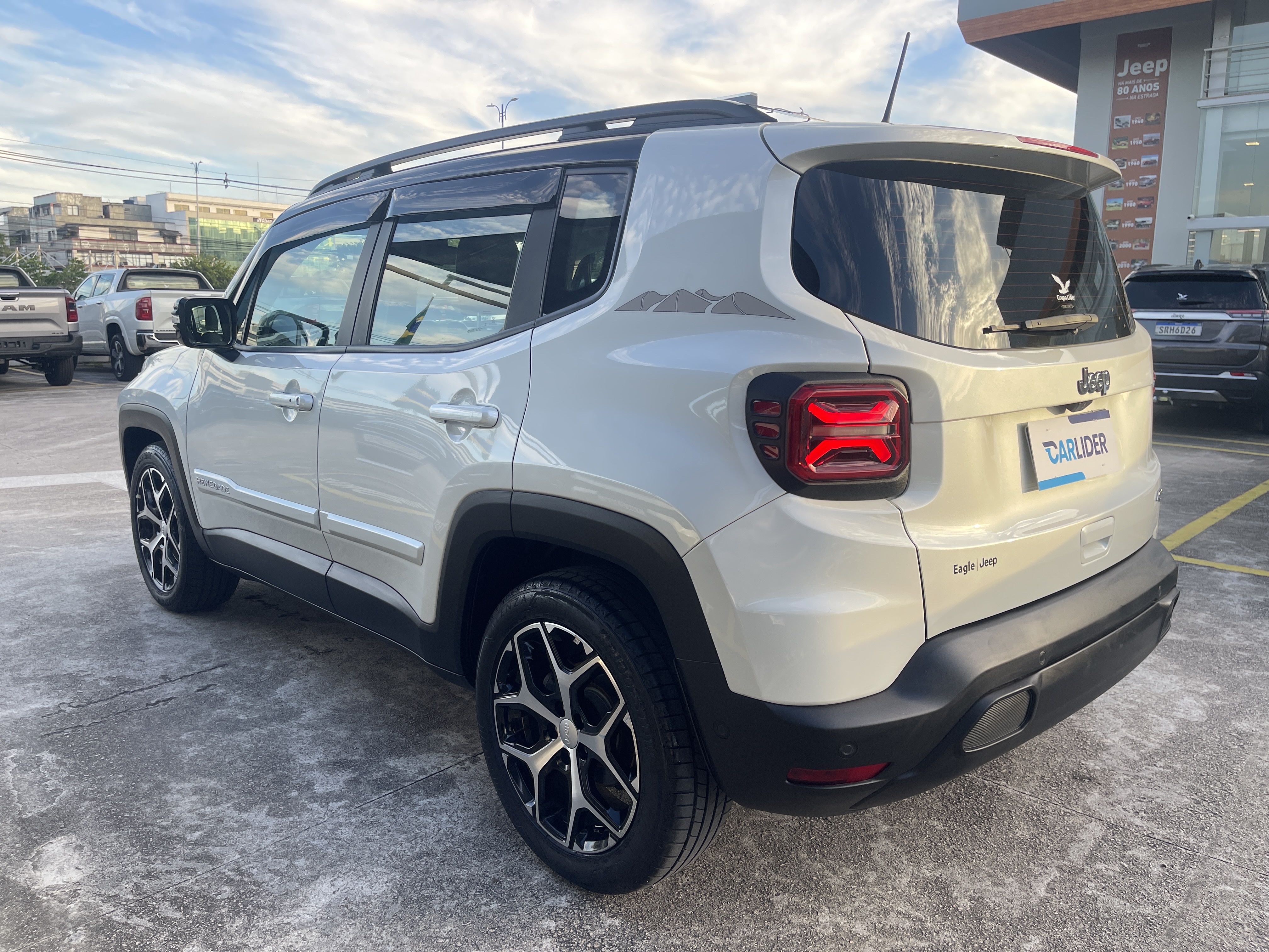 RENEGADE 1.3 T270 TURBO FLEX SAHARA AT63