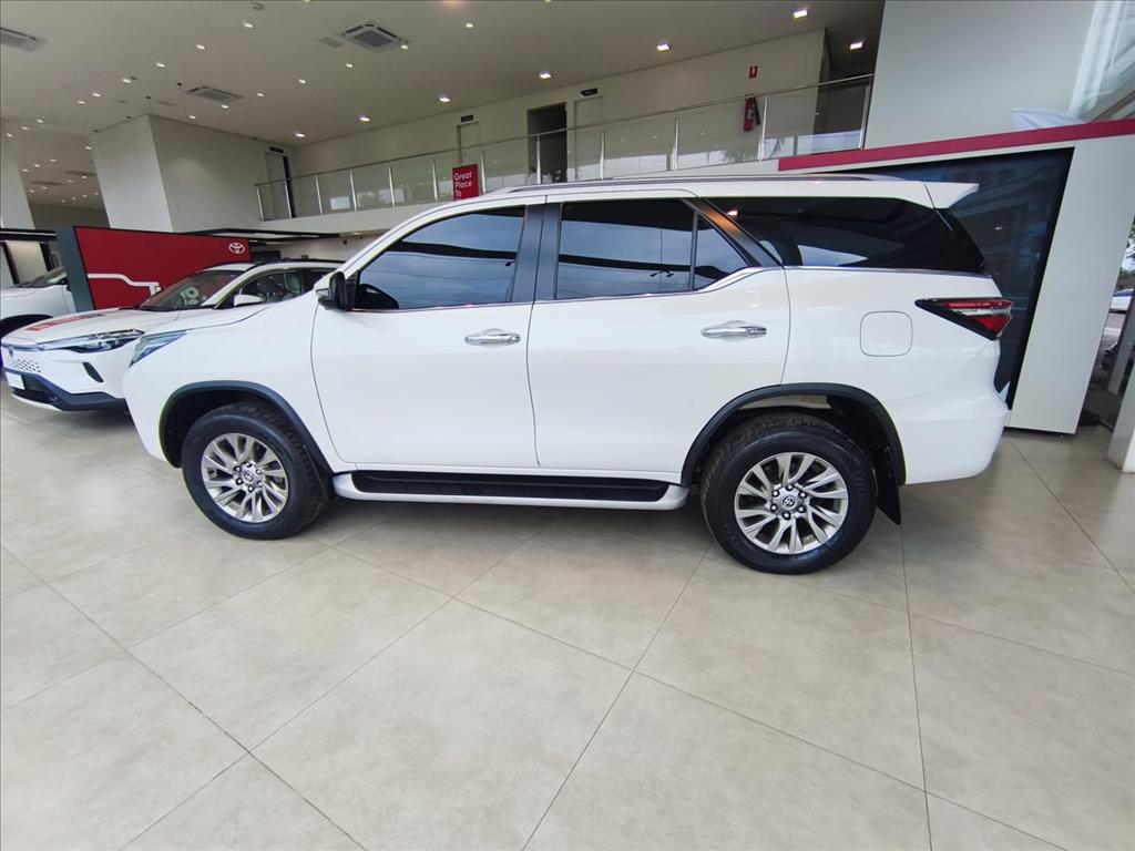 HILUX SW4 2.8 D-4D TURBO DIESEL SRX 7L 4X4 AUTOMÁTICO8