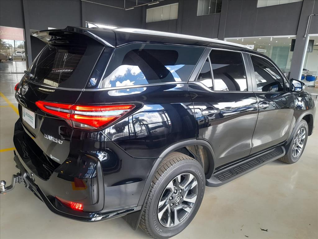 HILUX 2.8 D-4D TURBO DIESEL CD SRX 4X4 AUTOMÁTICO5