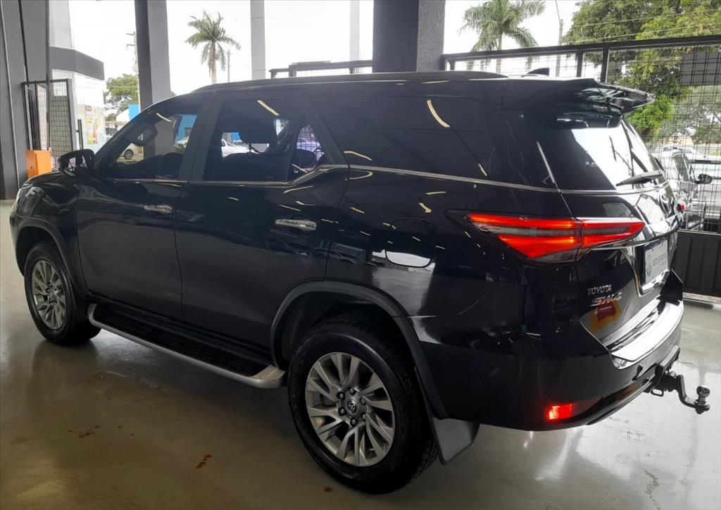 HILUX SW4 2.8 D-4D TURBO DIESEL SRX 7L 4X4 AUTOMÁTICO4