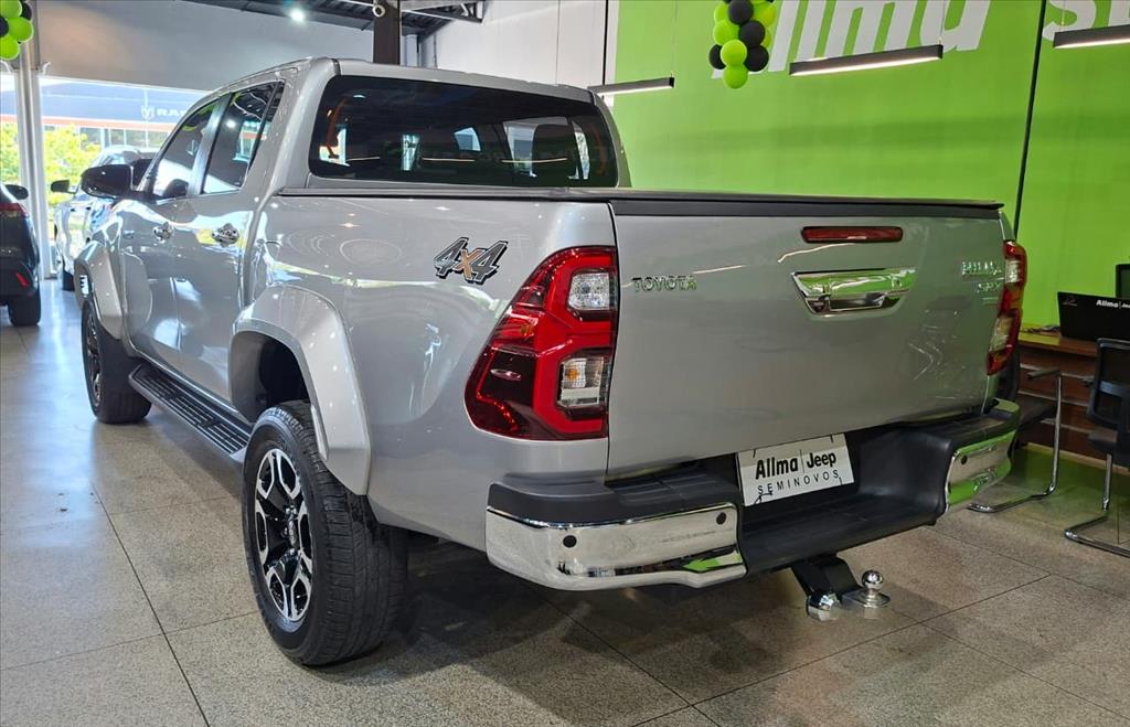 HILUX 2.8 D-4D TURBO DIESEL CD SRX PLUS 4X4 AUTOMÁTICO6
