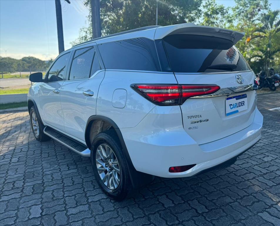 HILUX SW4 2.8 D-4D TURBO DIESEL SRX 7L 4X4 AUTOMÁTICO6