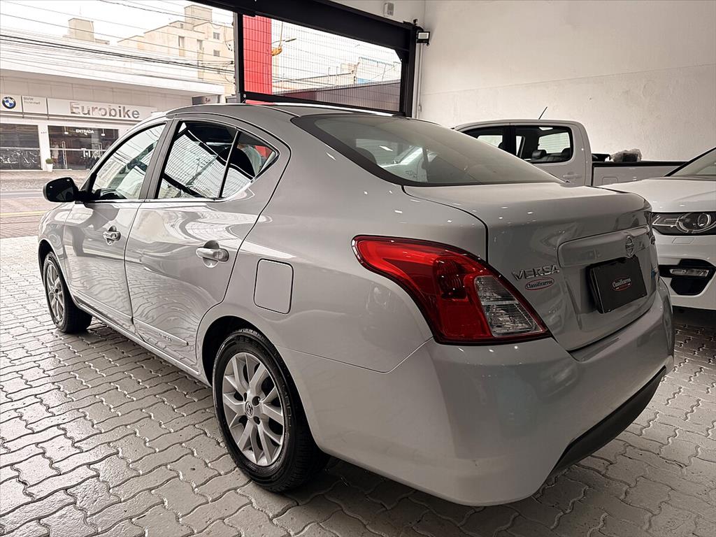 Nissan Versa - 1.6 16V FLEX SV 4P XTRONIC