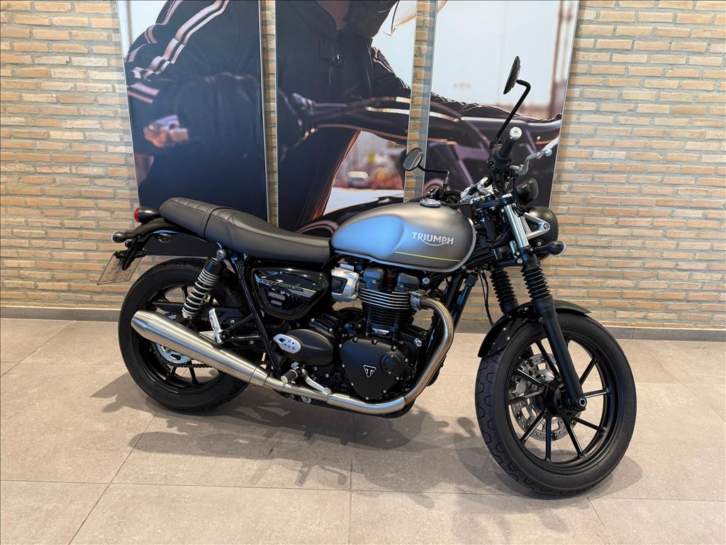 TWIN 900