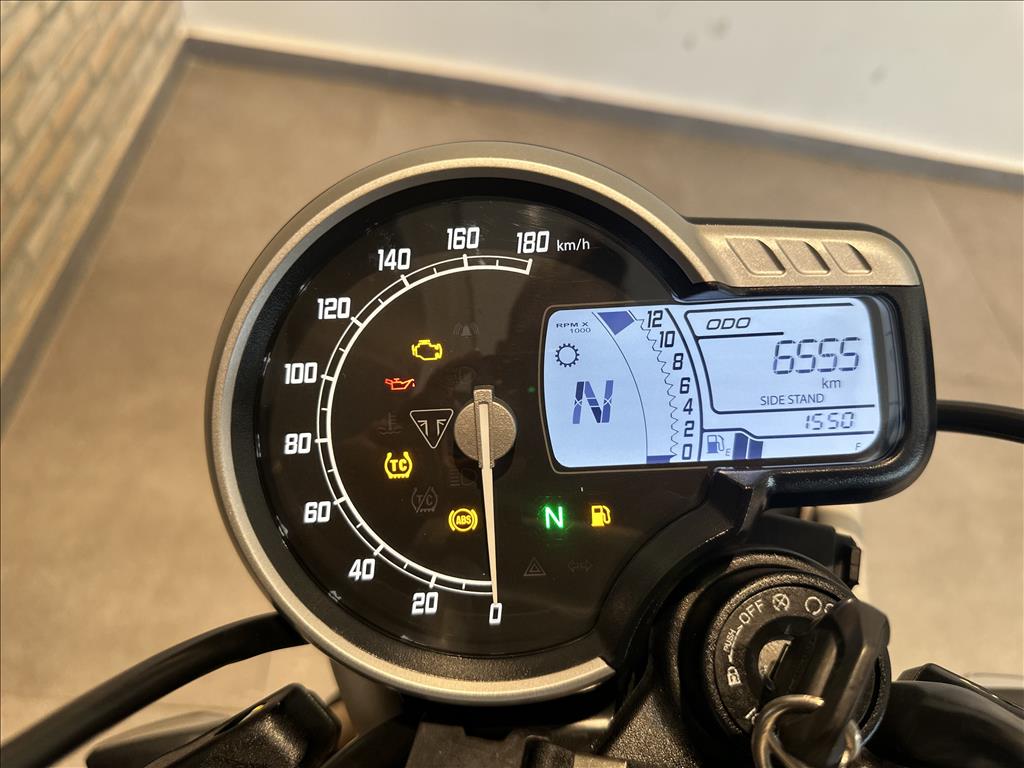 TRIUMPH-SCRAMBLER-400 X