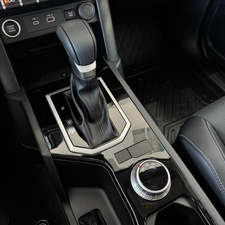 Mitsubishi-TRITON-2.4 BITURBO DIESEL CD HPE 4X4 AUTOMÁTICO