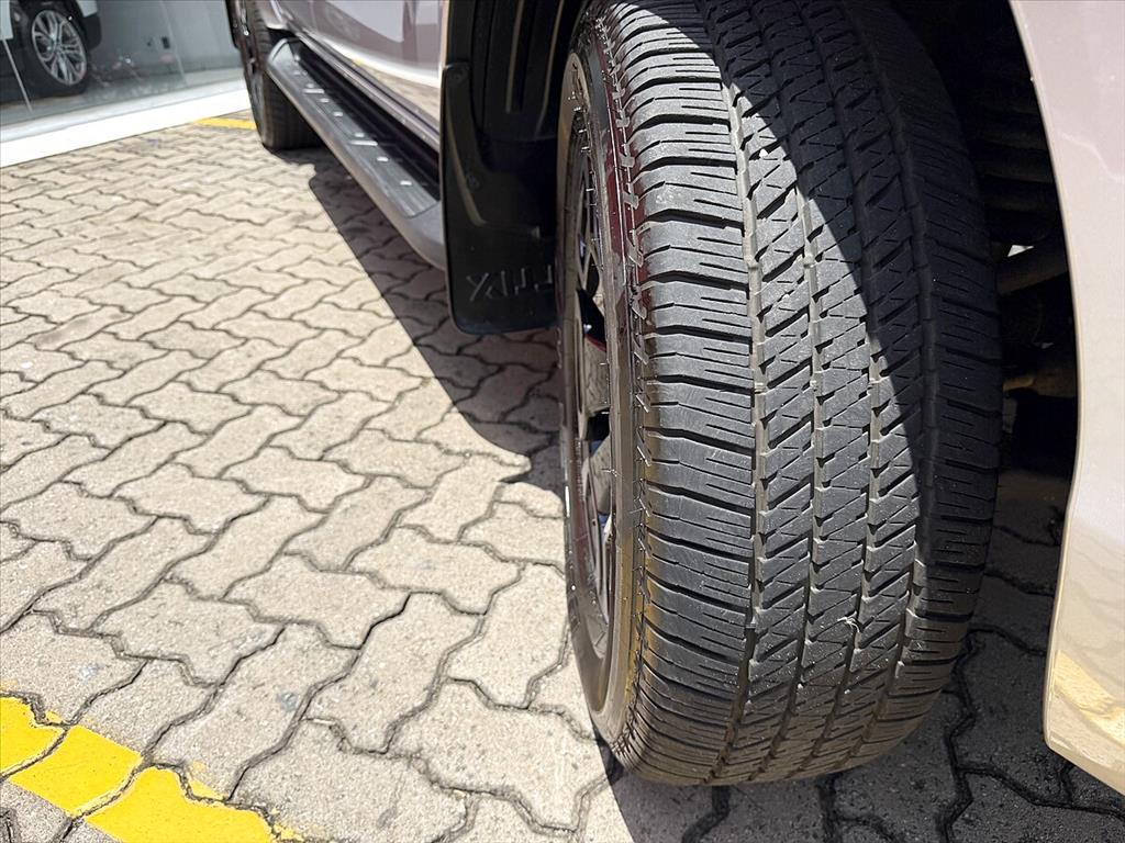 Toyota Hilux - 2.8 D-4D TURBO DIESEL CD SRX 4X4 AUTOMÁTICO