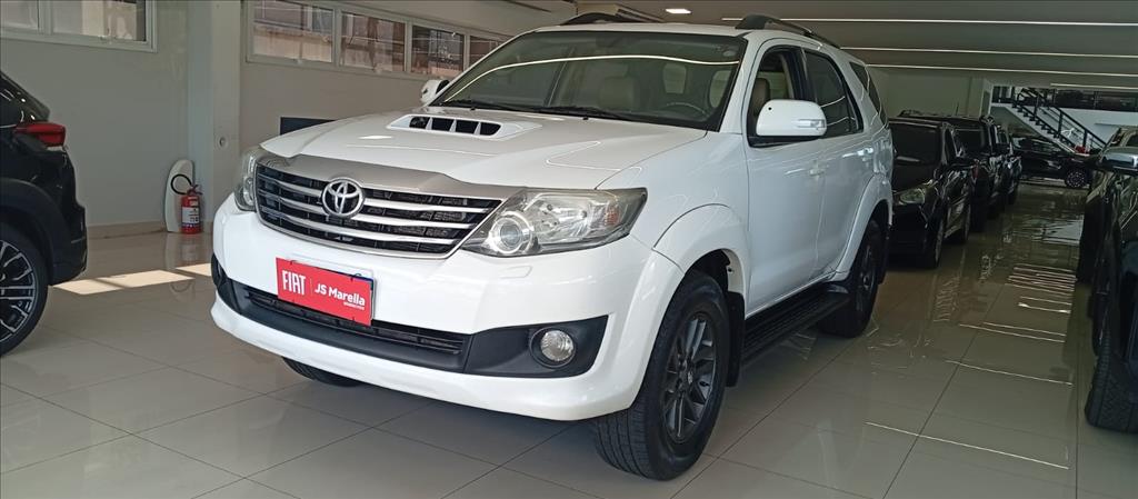 HILUX SW4 3.0 SRV 4X4 7 LUGARES 16V TURBO INTERCOOLER DIESEL 4P AUTOMÁTICO4