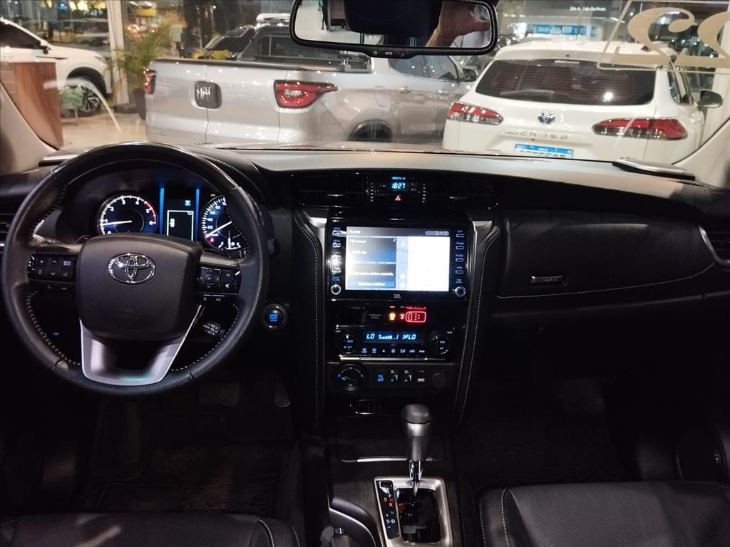 HILUX SW4 2.8 D-4D TURBO DIESEL SRX 7L 4X4 AUTOMÁTICO