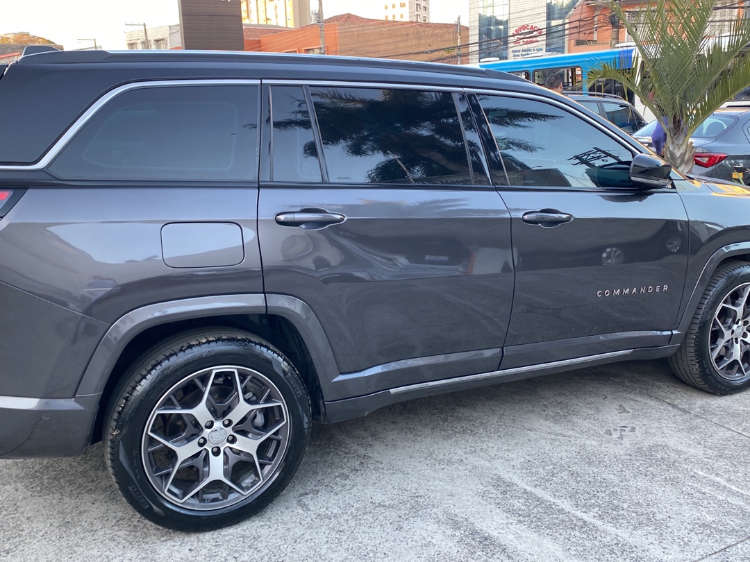 COMMANDER 1.3 T270 TURBO FLEX OVERLAND AT6 COMMANDER 1.3 T270 TURBO FLEX OVERLAND AT6