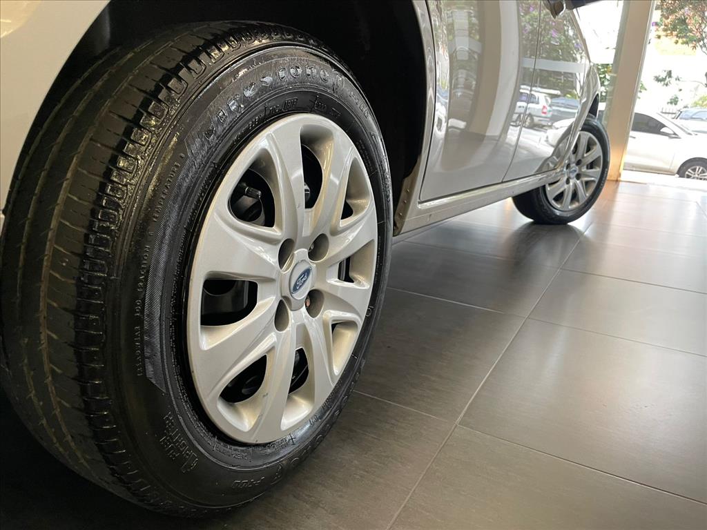 FIESTA 1.6 SE SEDAN 16V FLEX 4P MANUAL6