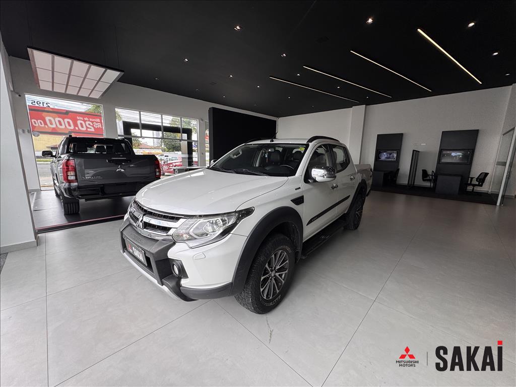 Mitsubishi-L200 TRITON-2.4 16V TURBO DIESEL OUTDOOR HPE-S CD 4X4 AUTOMÁTICO