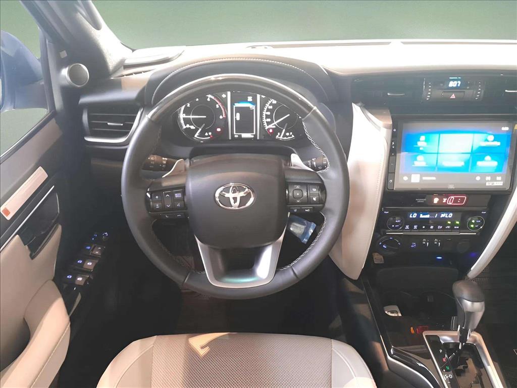 HILUX SW4 2.8 D-4D TURBO DIESEL DIAMOND 7L 4X4 AUTOMÁTICO9