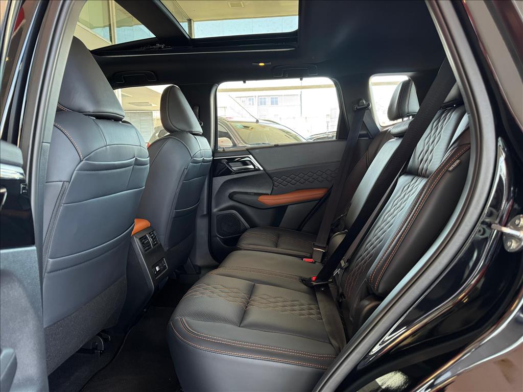 Mitsubishi-OUTLANDER-2.4 PHEV SIGNATURE S-AWC DHT