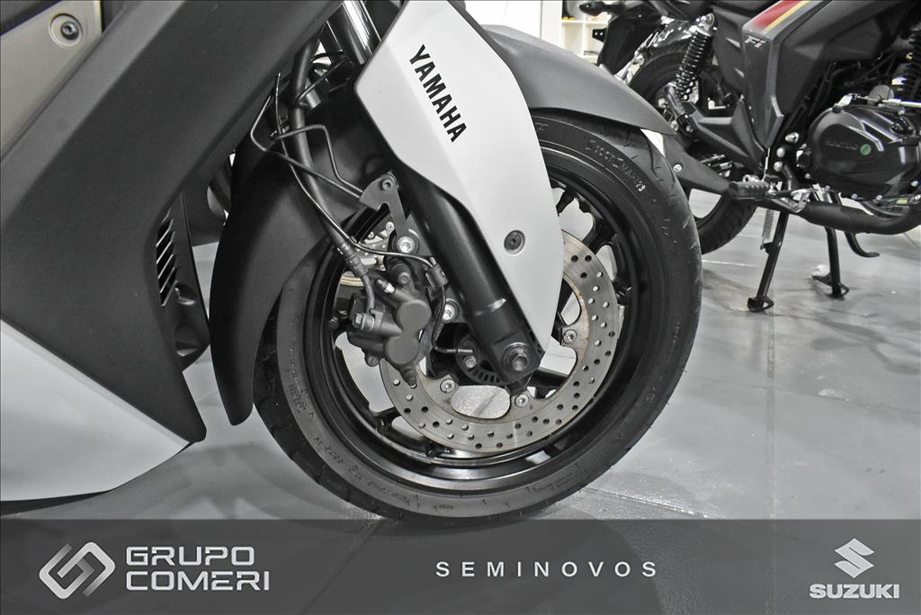 XMAX 250 CONNECTED ABS4