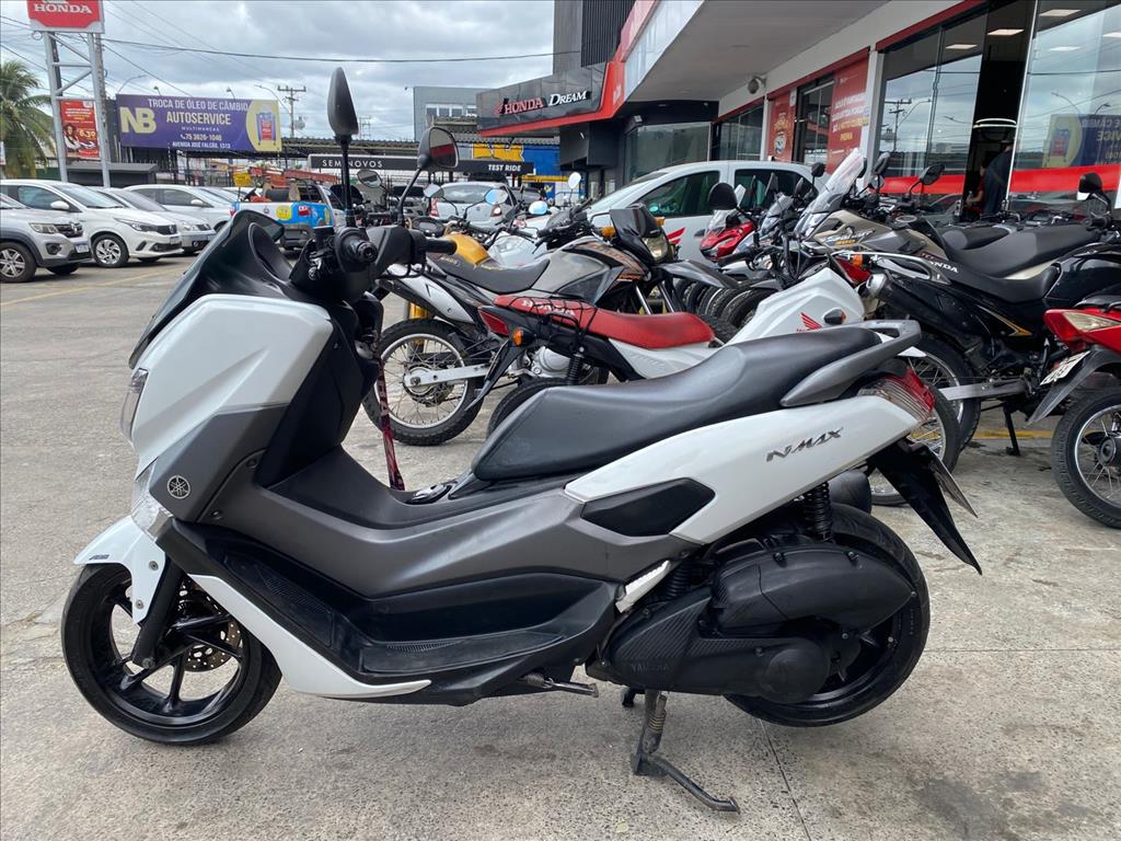 YAMAHA NMAX foto 4
