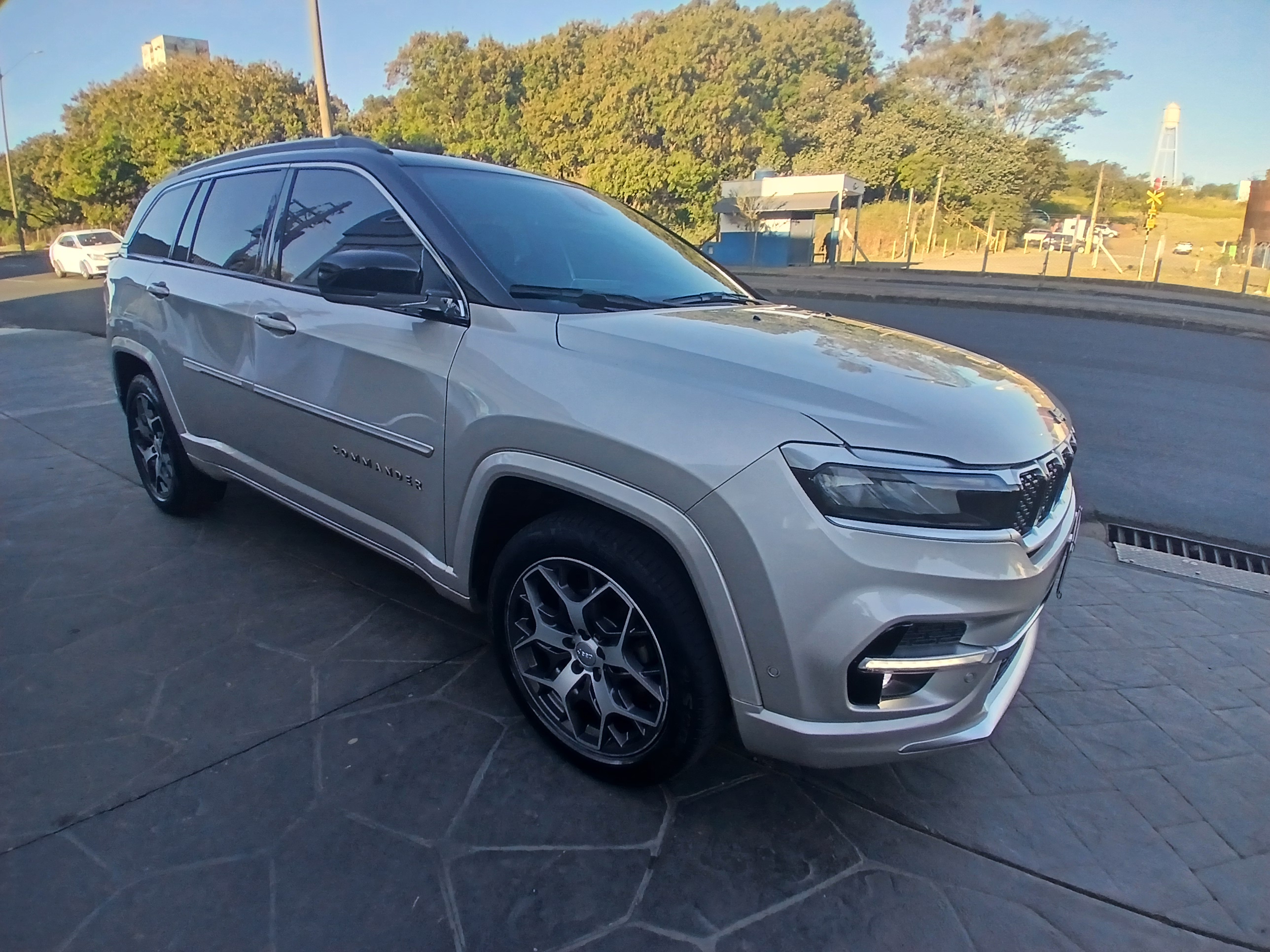 COMMANDER 1.3 T270 TURBO FLEX OVERLAND AT61