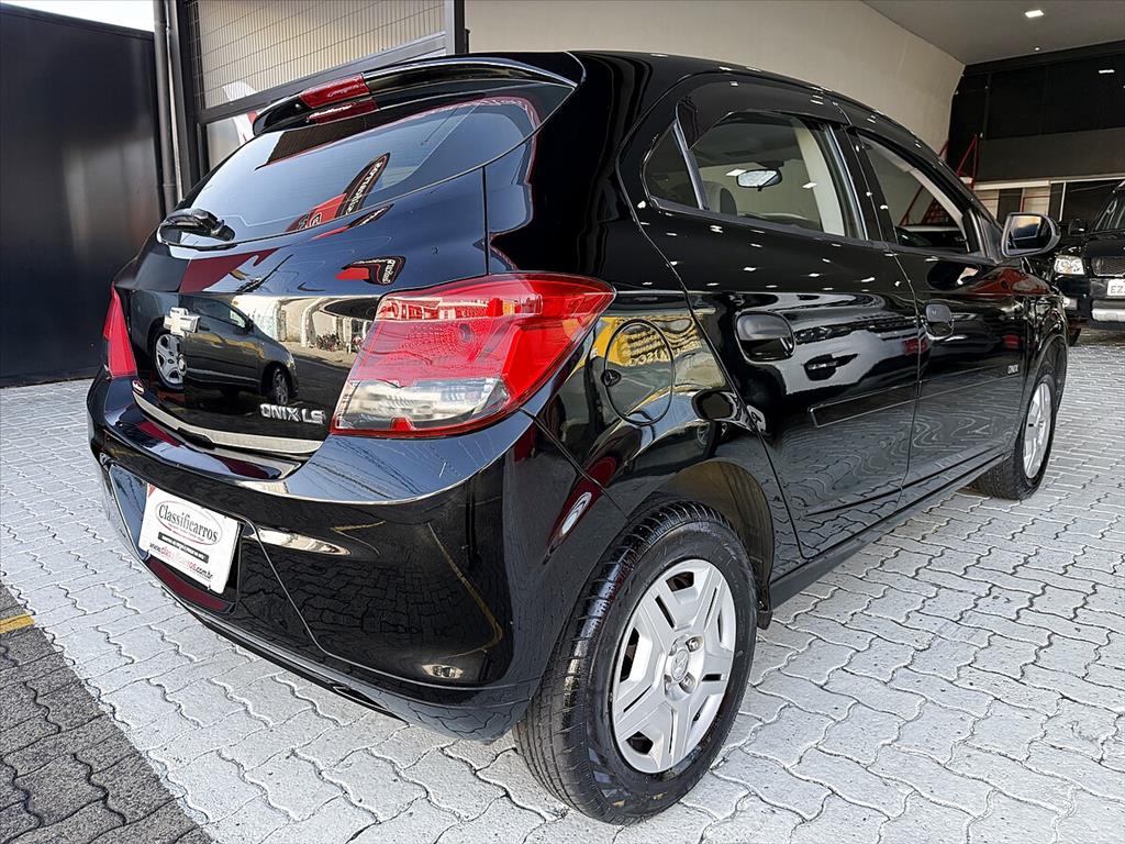 Chevrolet Onix - 1.0 MPFI LS 8V FLEX 4P MANUAL