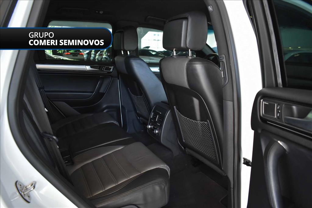 TOUAREG 4.2 R LINE V8 32V GASOLINA 4P TIPTRONIC10