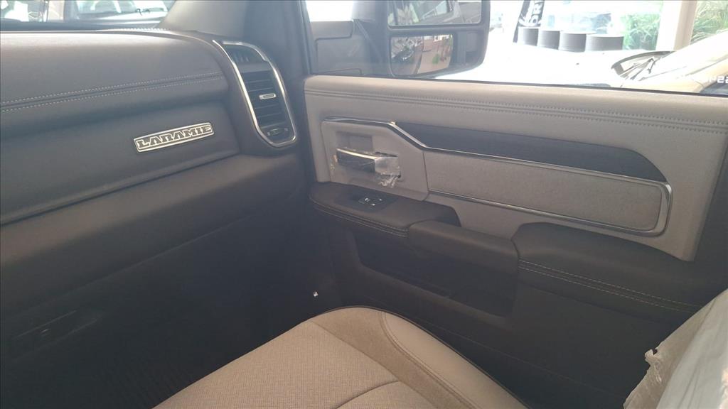 2500 6.7 I6 TURBO DIESEL LARAMIE CD 4X4 AUTOMÁTICO8