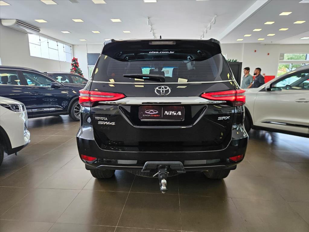 HILUX 2.8 D-4D TURBO DIESEL CD SRX 4X4 AUTOMÁTICO4