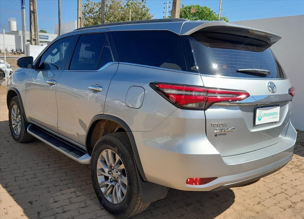 HILUX 2.8 D-4D TURBO DIESEL CD SRX 4X4 AUTOMÁTICO5